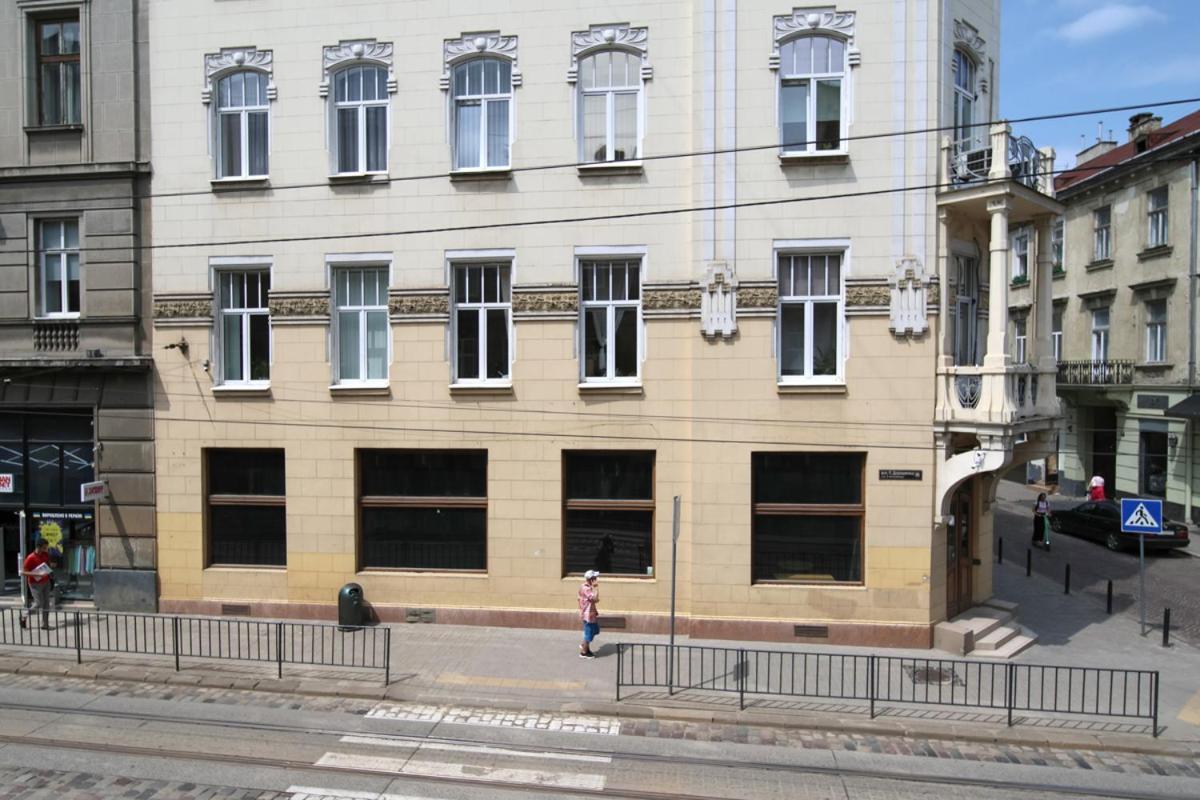Buk Apartments On Doroshenka 25 Lviv Exterior photo